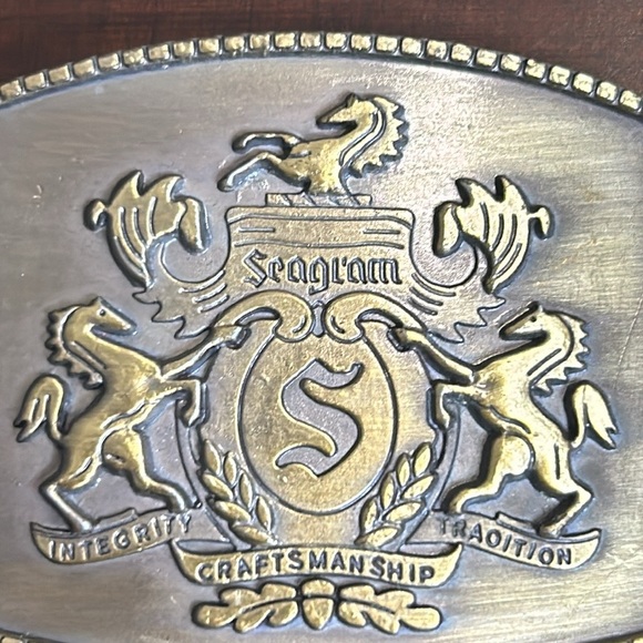 Seagram's Coat of Arms Vintage Metal Belt Buckle Joseph Seagram & Sons - Picture 3 of 12